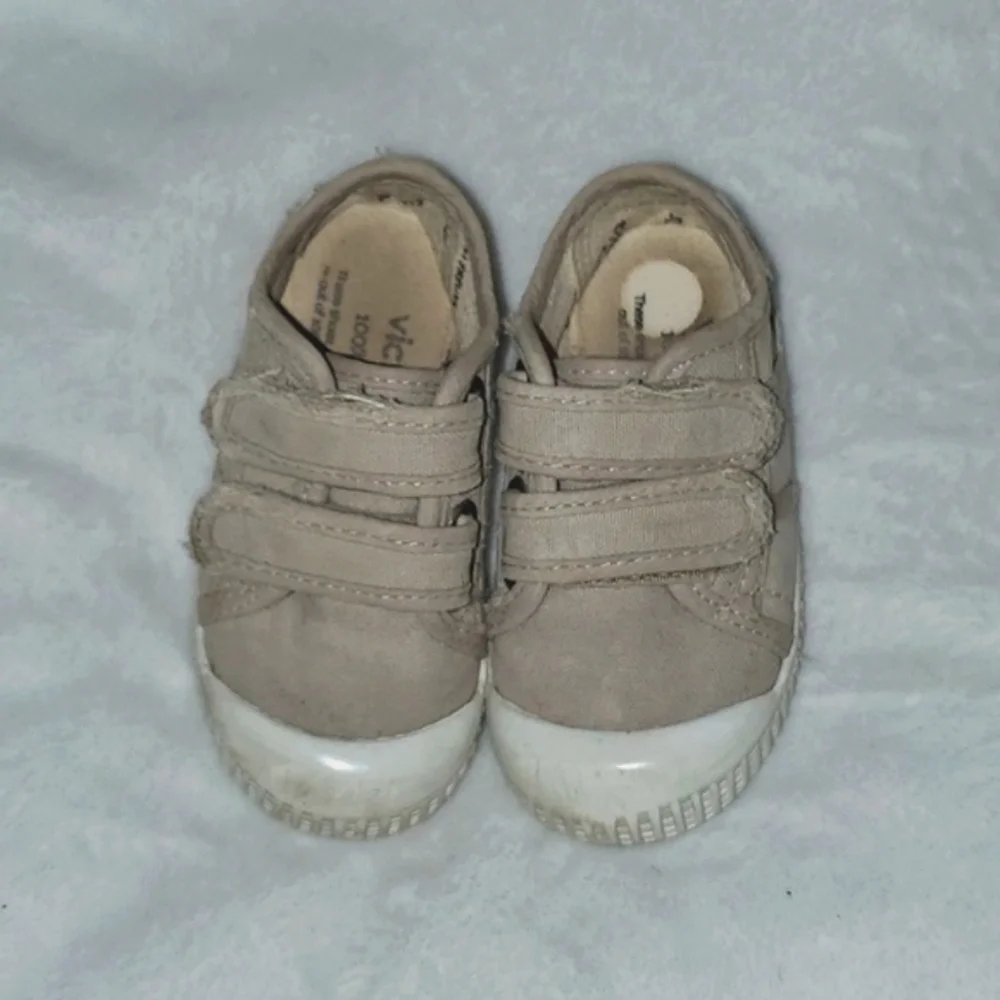 Victoria Double Hook and Loop Toddler Shoes Size EU 22 / US 6-6.5